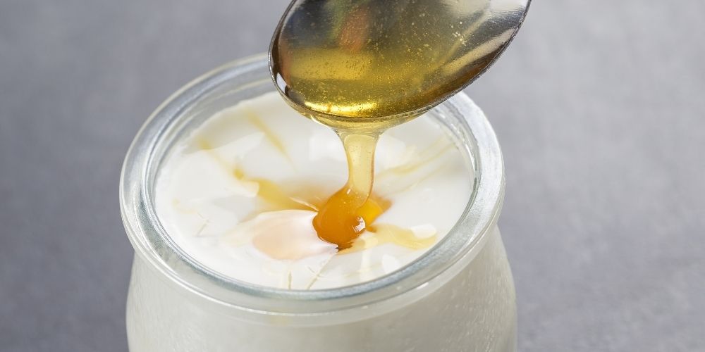 Maska z bílého jogurtu a medu Maska z bílého jogurtu a medu