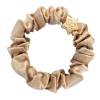By Eloise London Silk Scrunchie Gold Star Hajgumi nőknek 1 db Változat Sand
