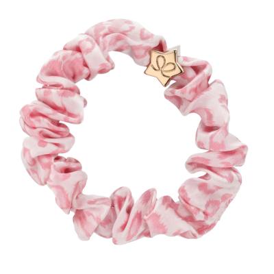 By Eloise London Silk Scrunchie Gold Star Hajgumi nőknek 1 db Változat Pink Leopard