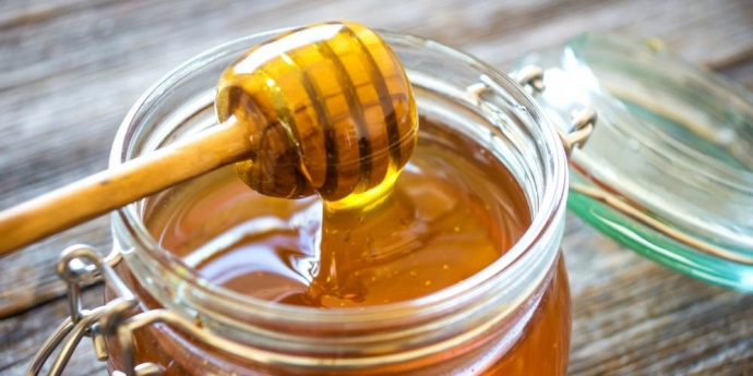 Mézes hajpakolás szőke hajra