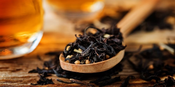 Fekete tea sötét hajra