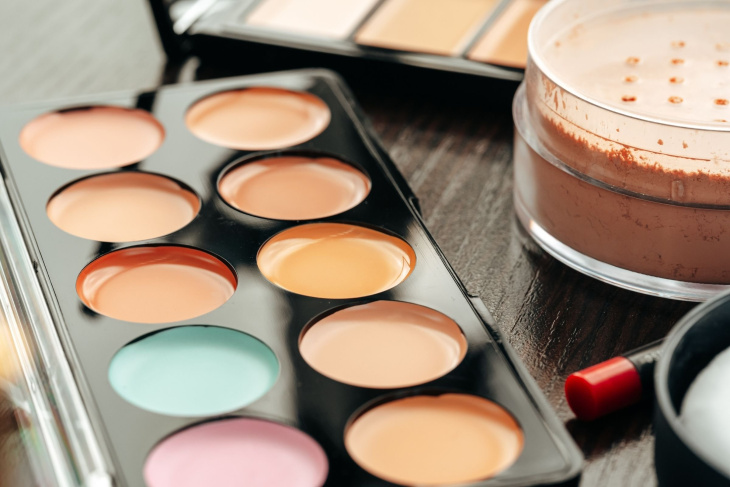 Színes korrektor paletta