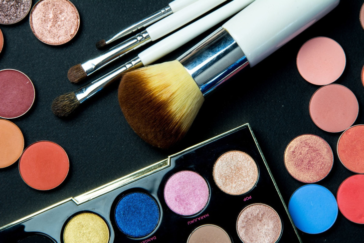 Makeup Revolution szemhéjfesték paletták alacsony áron