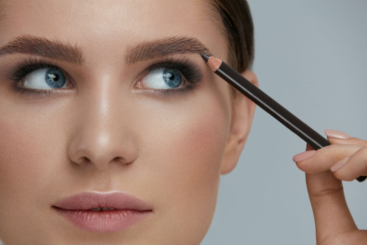 Szemöldökformázás